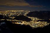 Salita notturna sul Resegone rischiarato dalla neve con vista sulle luci della pianura filtrate dalla nebbia il 23 novembre 2010 - FOTOGALLERY